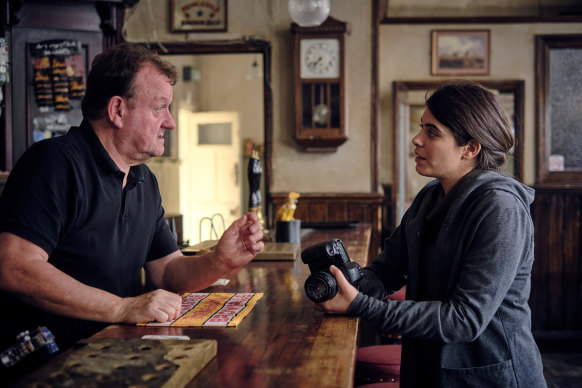 Dave Turner and Ebla Mari as T.J. and Yara in The Old Oak.