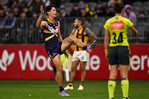 Bailey Banfield of the Dockers kicks a goal