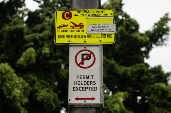 The permit parking regime outside Allianz Stadium and the SCG is contrary to guidelines issued by the Transport Department.