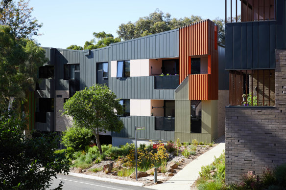 To ensure the views of the bushland setting are maximised, windows and balconies are ‘cranked’.