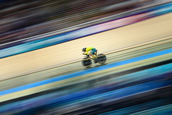 Felicity Wilson-Haffenden during the individual pursuit.