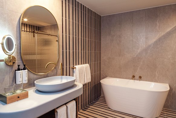 Banheiro de hóspedes Voco Gosford.