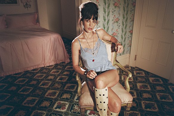 Lily Allen: “Dating apps make people disposable and that leads
to the idea that if you are not happy, there’s so much more
to choose from – right in your pocket.”