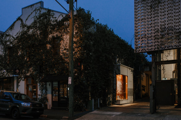 You’ll need to spot the brass door up a small laneway.