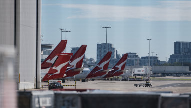 Queensland Health is urgently trying to trace passengers on a Melbourne to Brisbane Qantas flight on April 22.