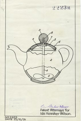 Patent design for teapot that allows user to blend the tea without taking off the lid. 