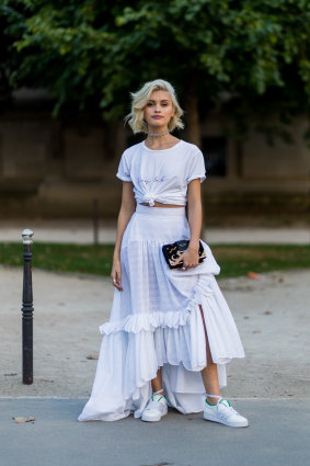Walking through a park, with her skirt trailing on the ground, how did Australian actor Sarah Ellen keep her Paris Fashion Week whites so pristine?