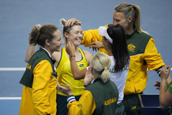 The Australian team congratulates Sanders after her win over Heather Watson.
