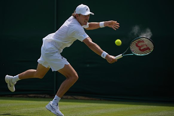 Alex de Minaur eased into the second round at Wimbledon without dropping a set.