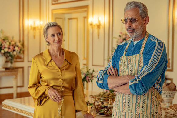 Janet McTeer as Hera and Jeff Goldblum as Zeus in KAOS.