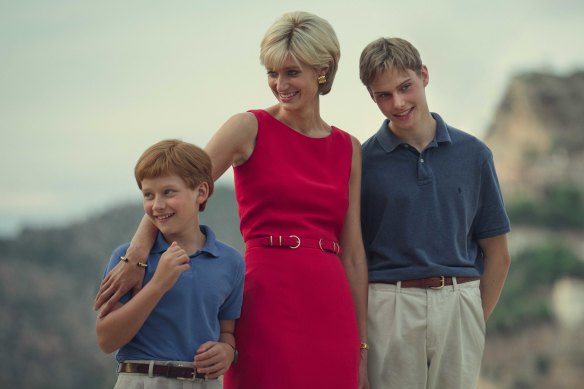 Diana (Elizabeth Debicki) with Prince William (Rufus Kampa) and Prince Harry (Fflyn Edwards) in The Crown.