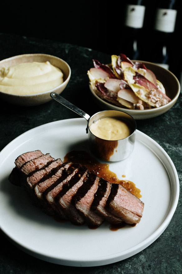 Boeuf aux poivre with pomme puree.