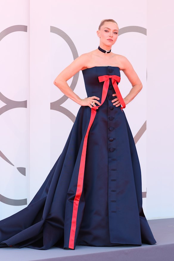 Amanda Seyfried wears Prada.