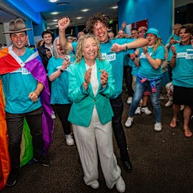 Melissa Lowe (centre) as an independent candidate during the 2022 state election.