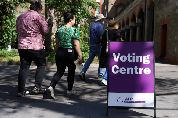 Voters arrive to cast their early vote on the Voice referendum as last-minute campaigning targets multicultural Australians.