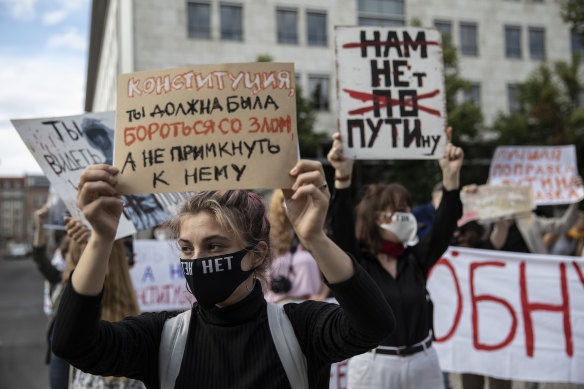 Protesters demonstrate against the new constitution in front of the Russian embassy in Berlin.