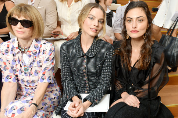 Anna Wintour, Margot Robbie and Phoebe Tonkin in the front row at Chanel in 2019.