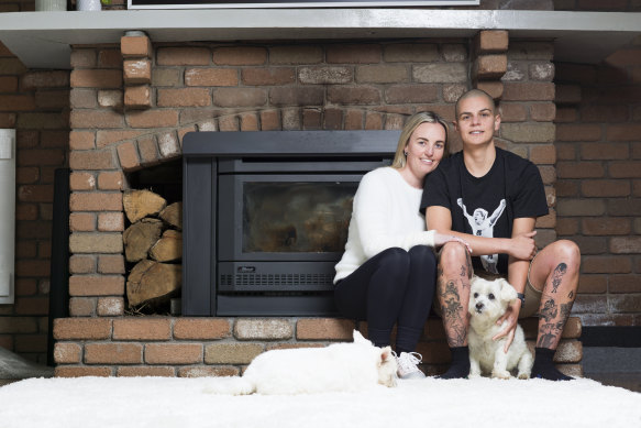 “When I was starting to ­explore connecting to people who’ve crossed over, I used her as my guinea pig,” says Jess Lynne (left) of wife Jade Vigilante, pictured with dogs Singlet and Cardigan.