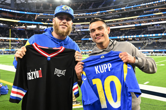 Australian boxer Tim Tszyu, a special guest of the Los Angeles Rams, meets with star player Cooper Kupp. 