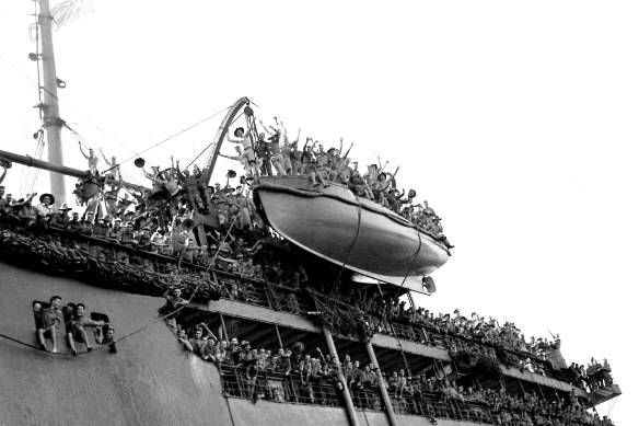 Soldiers from the 9th Division returning to Australia from the Middle East in 1943.