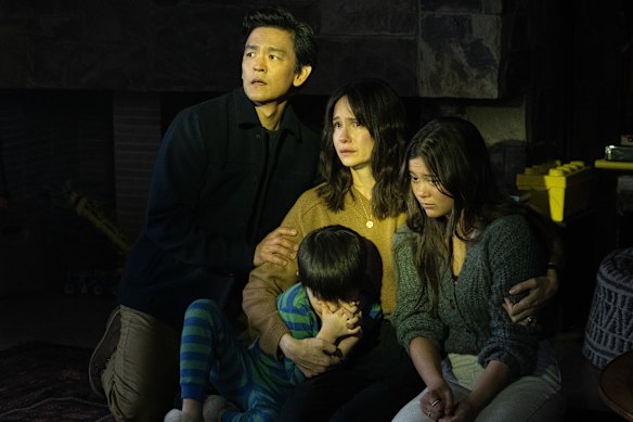 John Cho and Katherine Waterston play Curtis and Meredith, whose lives are taken over by an AI system in Afraid.