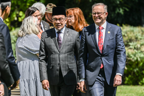 Anthony Albanese welcomes Prime Minister of Malaysia Anwar Ibrahim to the ASEAN-Australia special summit.
