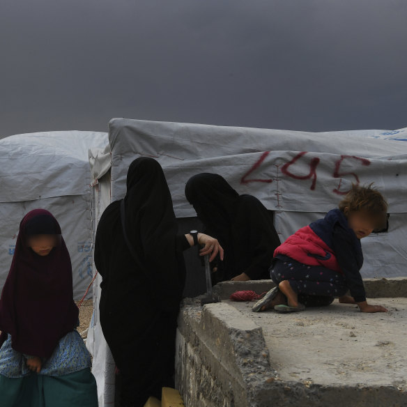 Women and children in the foreign annex of a camp in Syria
