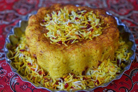 Tahchin (saffron rice cake).