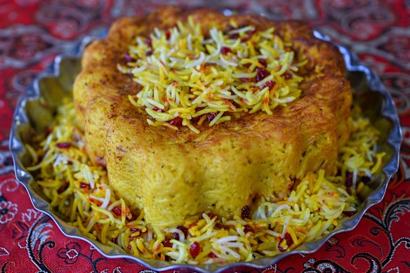 Tahchin (saffron rice cake).
