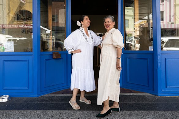 Mami’s owner Erendira Perez with her mother.