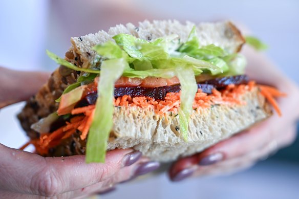 Rippers’ salad sanger.