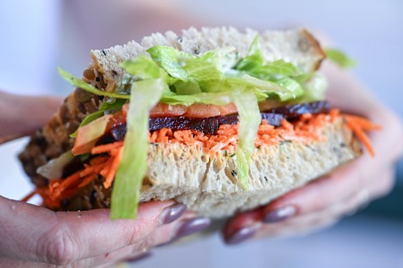 Rippers’ salad sanger.