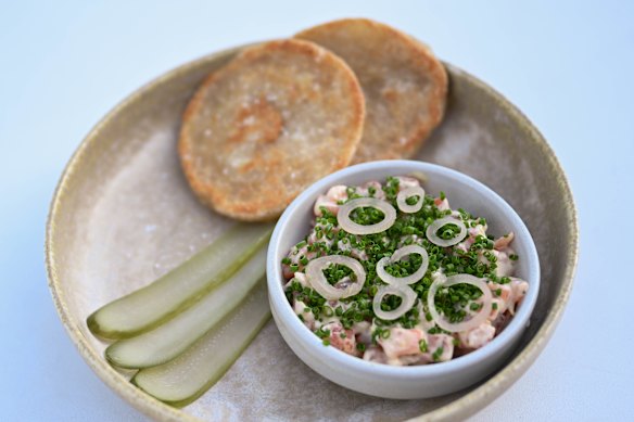 Smoked ocean trout and creme fraiche dip with chives and flatbread.