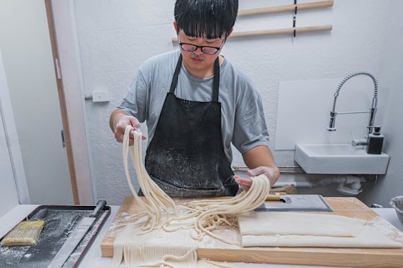 Kan Masuda making chewy udon at Bentleigh’s Musashino Udon Kan.