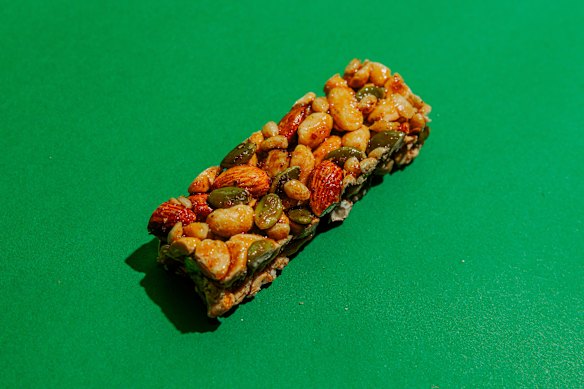 Look for bars that contain less than 5g of sugars per serve.