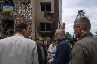 Başbakan Anthony Albanese, savaştan zarar gören Irpin'i ziyaret etti.