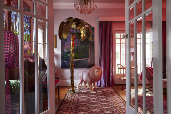 “My doctoral work was on [Spanish surrealist artist] Salvador Dalí, who embraced OTT displays of regal splendour – or baroque nuttiness,” says Shafir. The sculpture of the pink lion is by Mexican artist Sergio Bustamante, and the rug was purchased in Uzbekistan.