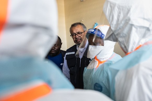 Il direttore generale dell’OMS Tedros Adhanom Ghebreyesus afferma che la situazione “non è priva di speranza”, poiché è possibile sopravvivere al ceppo con una buona assistenza medica.