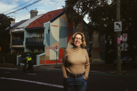 Newtown resident Laurel Hixon commissioned artist Sonia Van de Haar to paint the entire side of her house as a mural.
