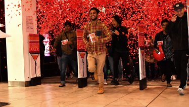 Big Stores Shoppers Hoping For A Great Deal As Boxing Day Sales Begin