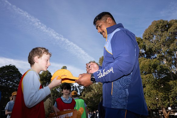 Wallaby Will Skelton signs autographs at Stanmore Public School