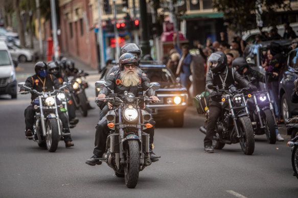 The Southern Warriors Aboriginal Motorcycle Club escorting Archie Roach’s body though St Kilda.