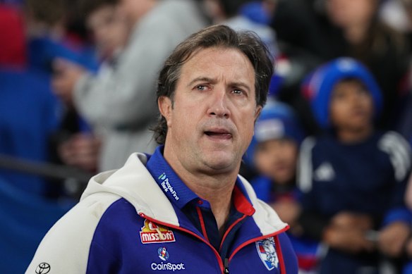 Luke Beveridge will stay in charge of the Western bulldogs for two more seasons.