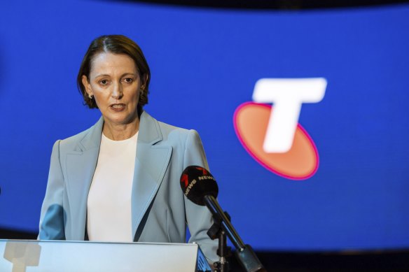O executivo -chefe da Telstra, Vicki Brady, disse que a demanda pela rede móvel da empresa triplicou nos últimos cinco anos, exigindo uma 
