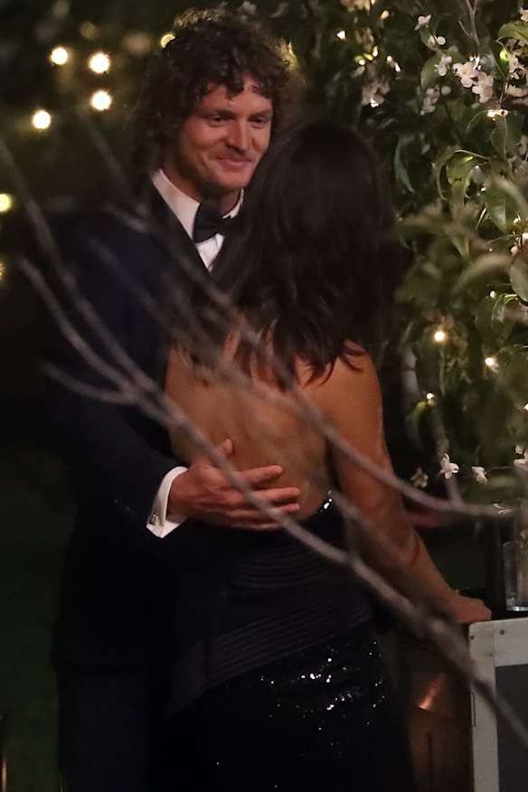 Cummins greeting a contestant at the cocktail party.