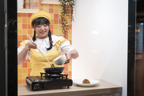 Miki Terasaki at work in her box.