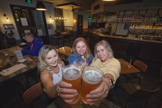 Some punters in Melbourne enjoy a midnight pint.