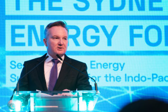 Chris Bowen has signaled the government is moving to make clear its legislated target would set the floor for the government's climate ambition.