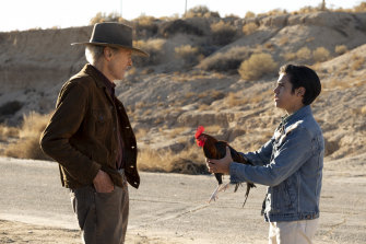 Clint Eastwood as Mike Milo and Eduardo Minett as Rafo, with his chicken Macho, in Cry Macho. 
