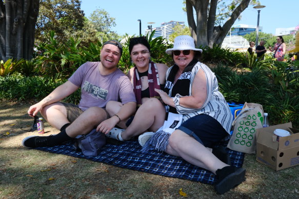 Mackenzie, Olivia and Sharon found a shady spot at South Bank before snaring a place in the Piazza to watch the grand final live. 